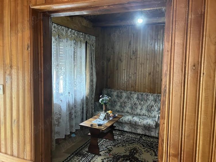 Casă cu 4 camere cu Teren 1322 Mp în Săvârșin