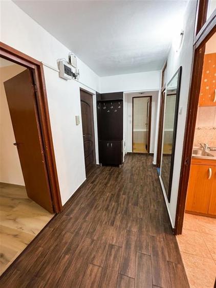 Apartament cu 3 camere decomandat în Dacia
