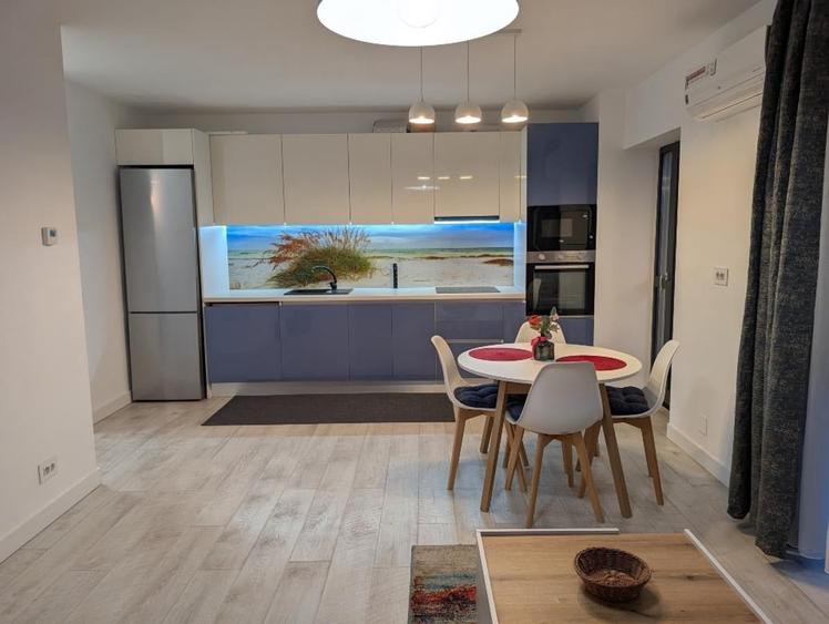 Apartament cu 2 camere semidecomandat, mobilat în Pajura