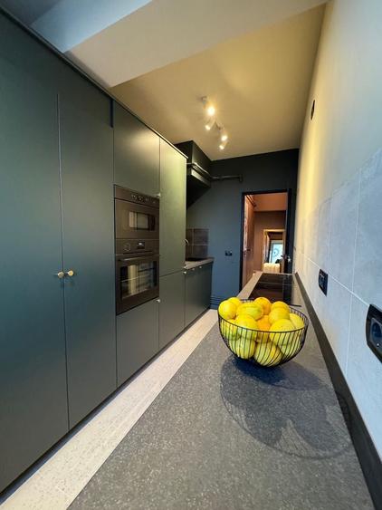 Apartament cu 3 camere semidecomandat, mobilat în Calea Victoriei