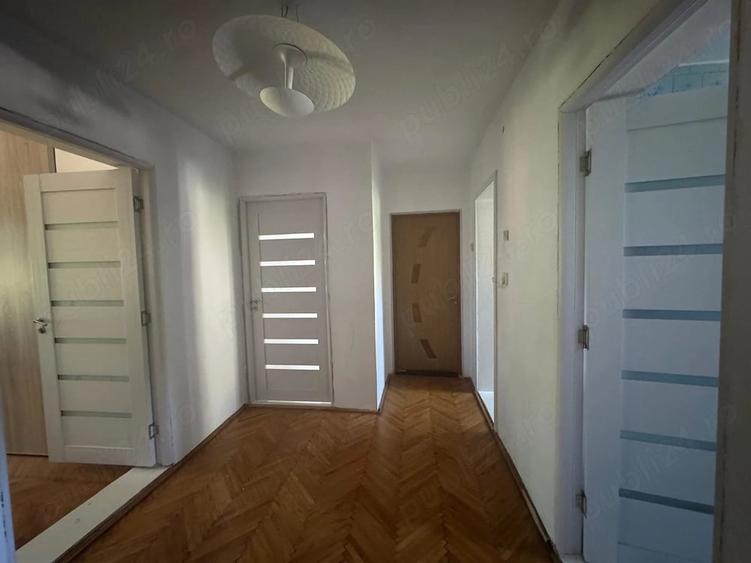 Apartament cu 4 camere decomandat în Central