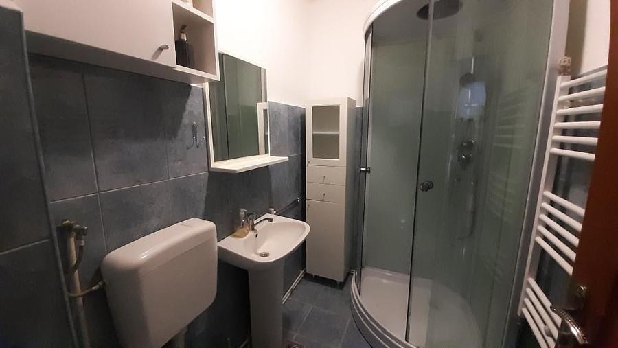 Apartament cu 2 camere semidecomandat, mobilat în Central