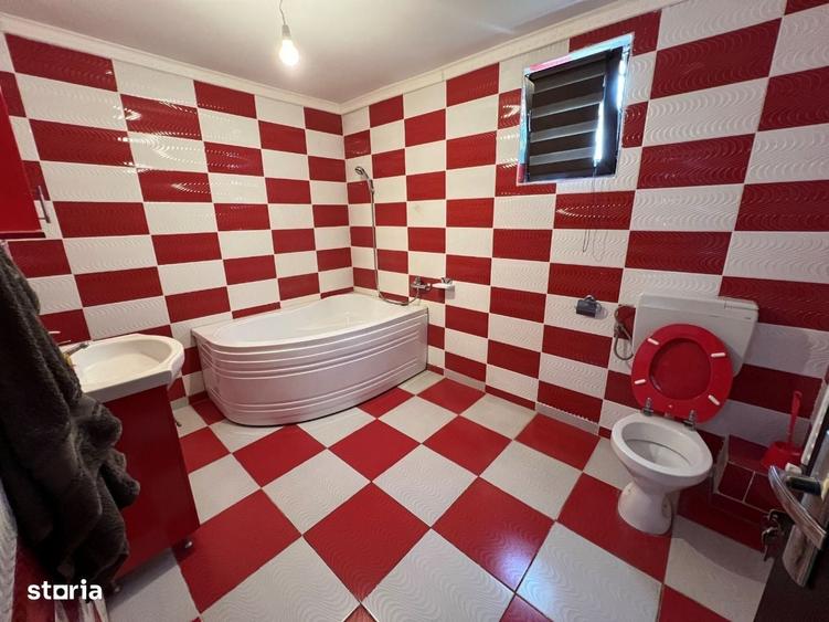 Casă cu 4 camere în Central
