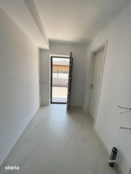 Casă cu 9 camere cu Teren 660 Mp în Domnești