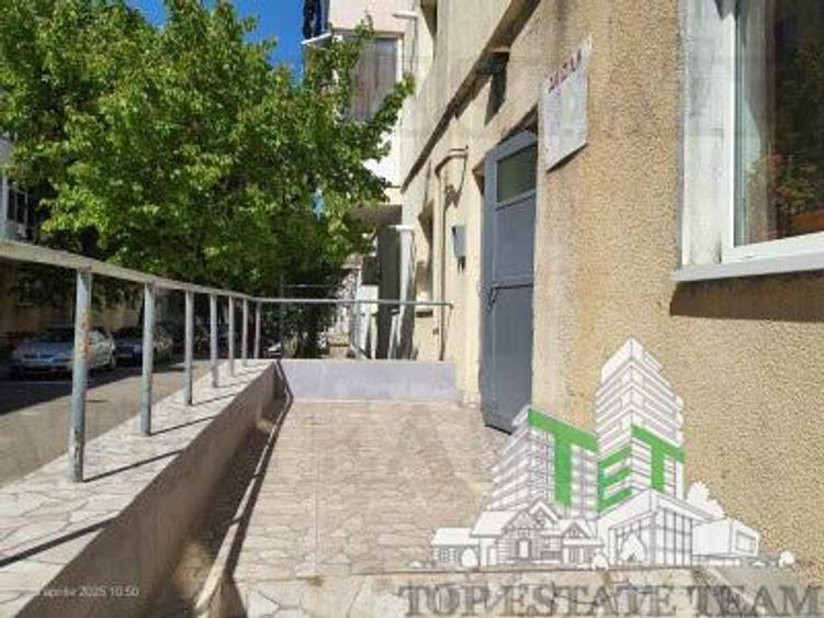 Apartament cu 3 camere decomandat în Tineretului