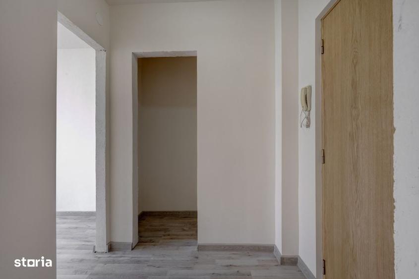 Apartament cu 3 camere semidecomandat în Titan