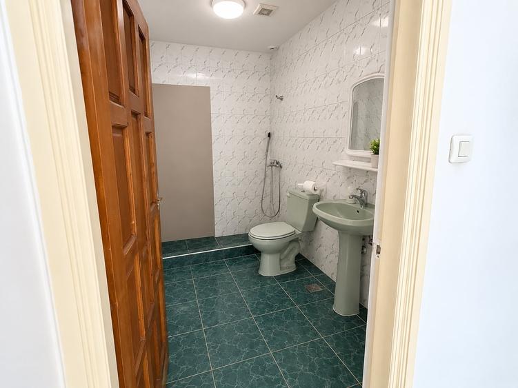 Casă individuală cu 6 camere cu Canalizare în 1 Mai
