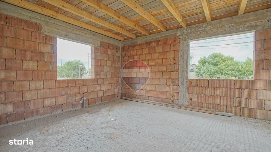 Casă cu 4 camere în Hălchiu