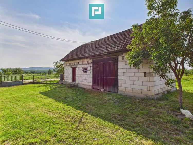 Casă individuală cu 2 camere cu Teren 4707 Mp în Hălmăgel