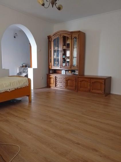 Casă cu 4 camere în Husasău de Criș