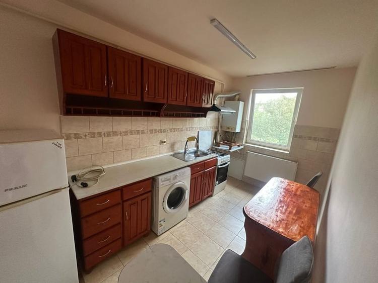 Apartament cu 3 camere decomandat, mobilat în Florești — fotografia 1