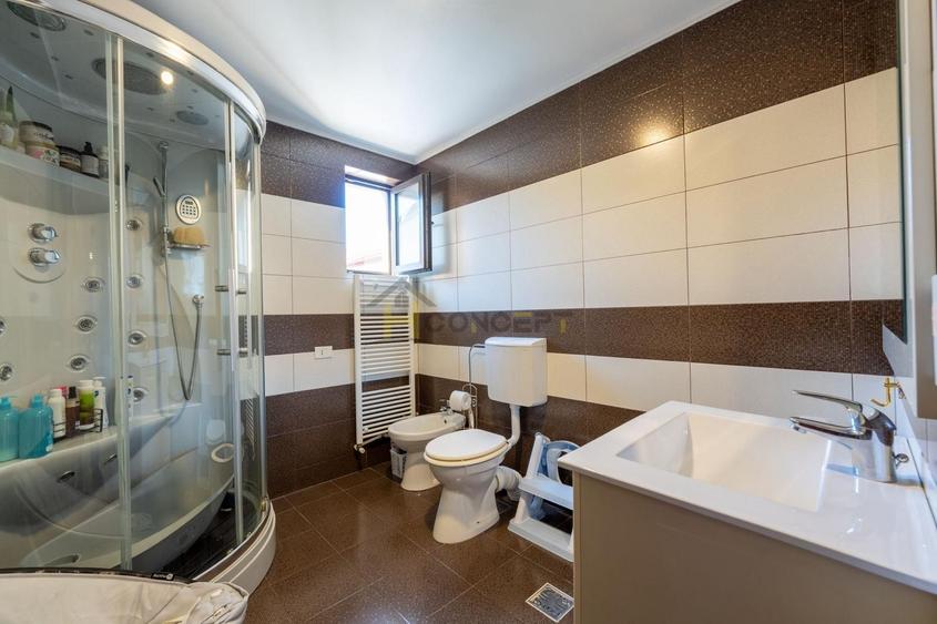 Casă individuală cu 5 camere cu Teren 180 Mp în Central