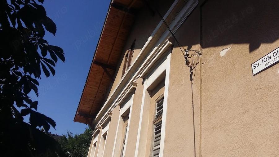 Casă cu 8 camere cu Teren 650 Mp în Grigorescu