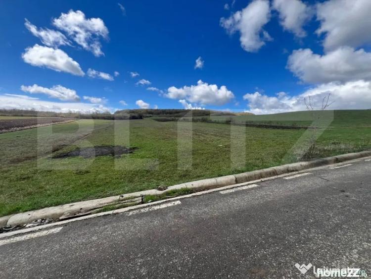 Teren de 2500 mp, în Jelna
