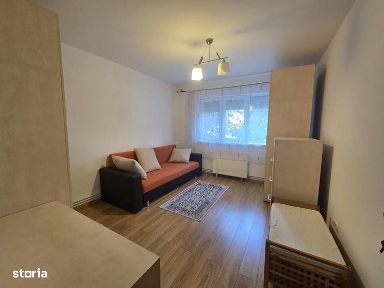 Apartament cu 4 camere decomandat în Central