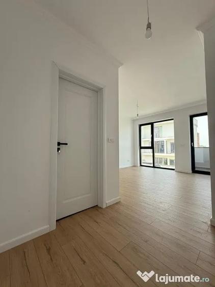 Casă cu 5 camere cu Teren 60 Mp în Pipera