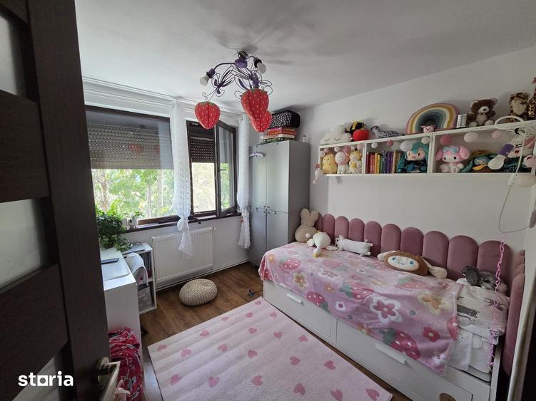 Apartament cu 4 camere decomandat în Drumul Taberei