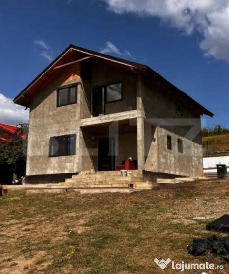 Casă cu 4 camere cu Teren 500 Mp în Central