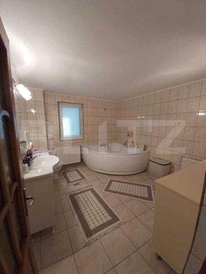 Casă individuală cu 6 camere cu Canalizare în Tomești