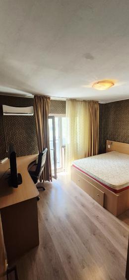 Apartament cu 3 camere decomandat în Drumul Sării