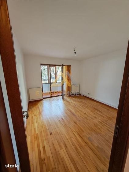 Apartament 3 camere decomandat 70 mp utili si garaj mare sub bloc - 13