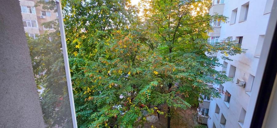 Apartament cu 2 camere semidecomandat, mobilat în Titan