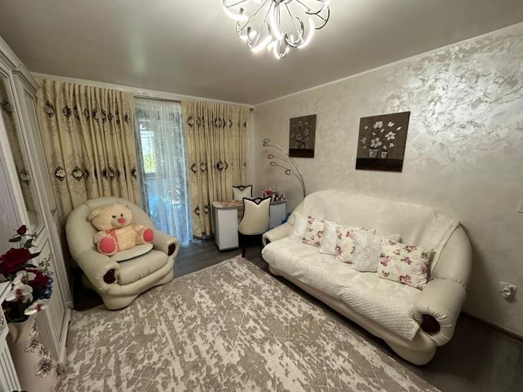 Apartament cu 3 camere decomandat, mobilat în Viziru 3