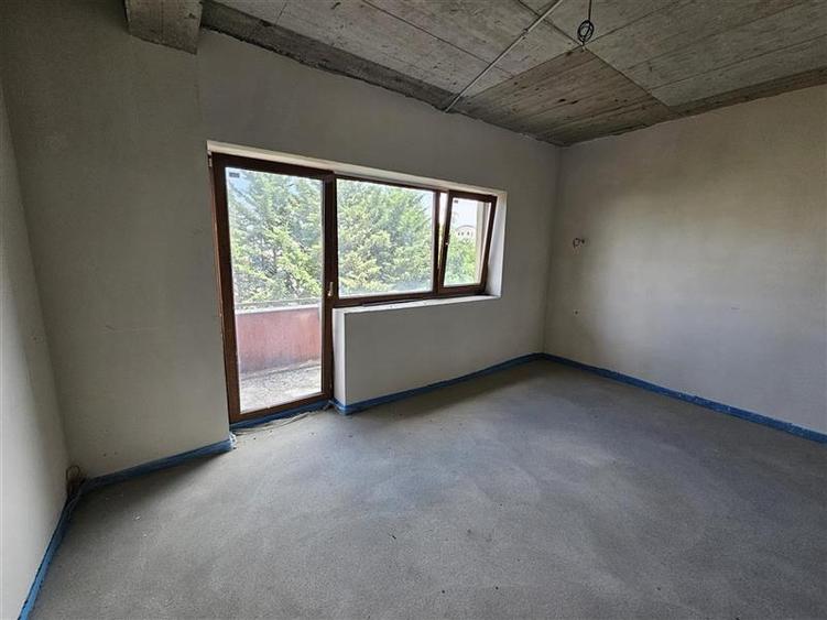 Duplex cu 10 camere cu Garaj în Bună Ziua