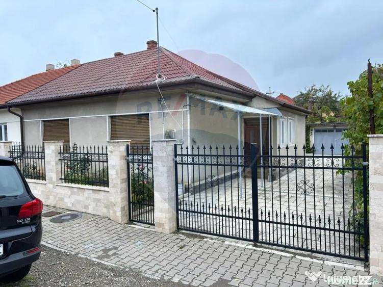 Casă cu 5 camere cu Teren 446 Mp în Ultracentral
