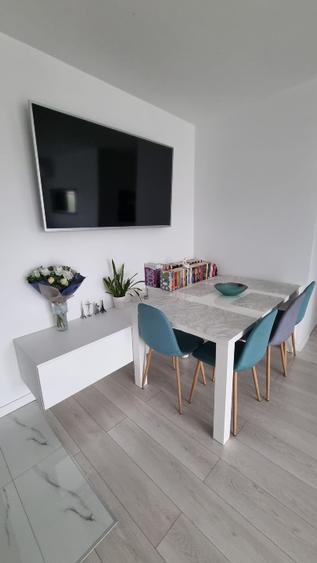 Apartament cu 3 camere decomandat în Florești