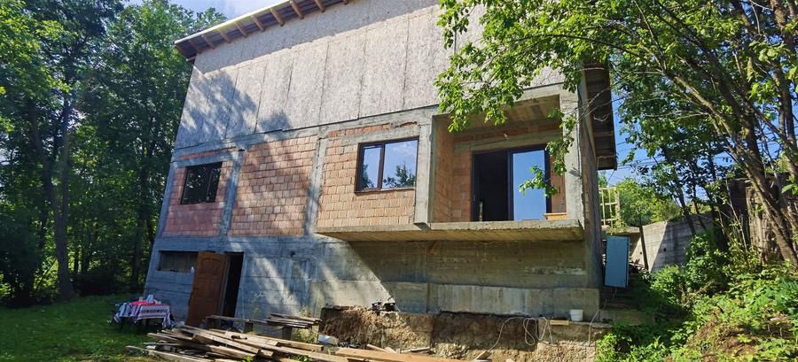 Casă individuală cu 5 camere cu Canalizare în Capul Câmpului