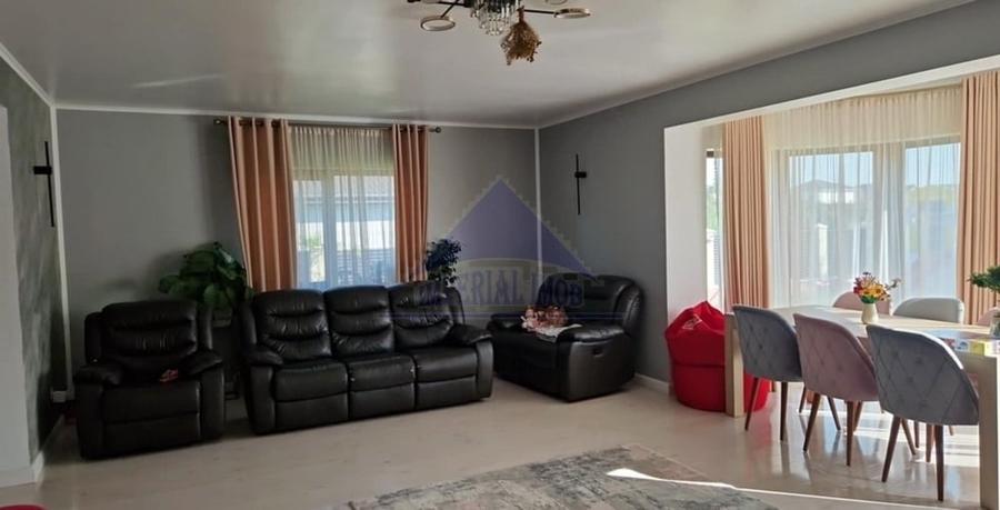 Casă individuală cu 4 camere cu Teren 780 Mp în Spătaru
