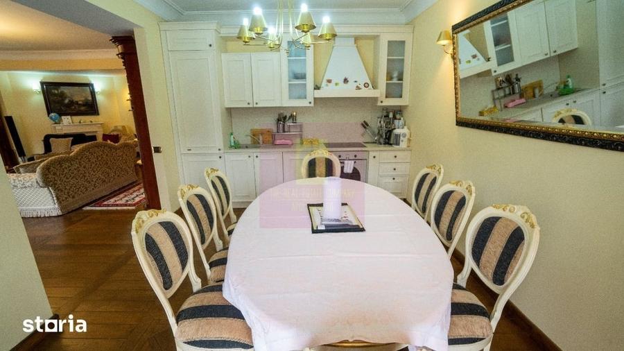 Apartament cu 4 camere decomandat în Clăbucet