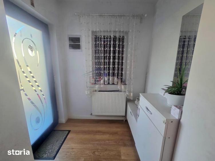Casă cu 5 camere decomandat cu Teren 286 Mp în Moara