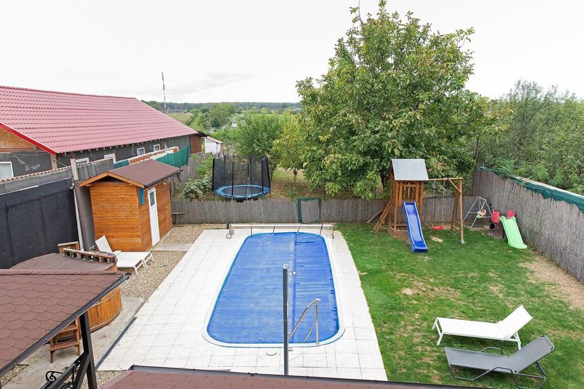 Casă individuală cu 11 camere cu Piscina în Apateu