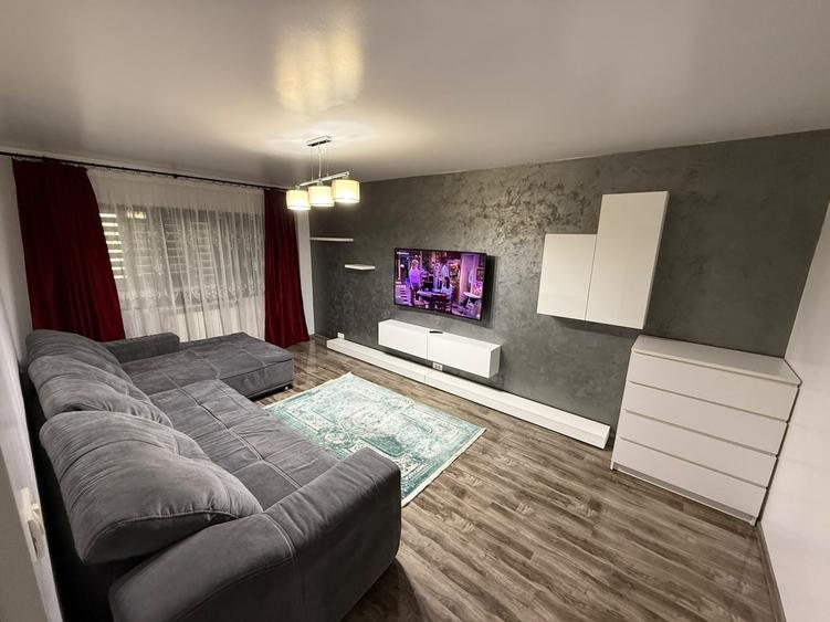 Apartament cu 3 camere decomandat în E3