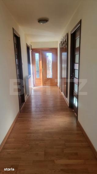 Casă cu 7 camere cu Teren 775 Mp în Cocorăștii Colț