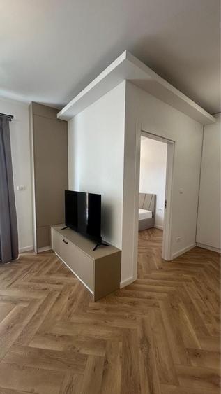 Apartament cu 2 camere semidecomandat în Pietroasa