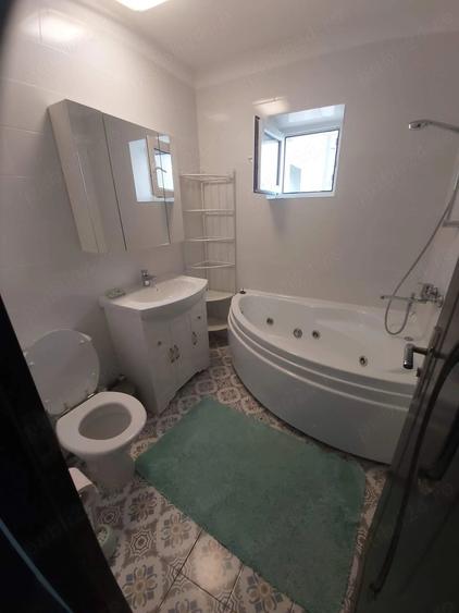 Apartament cu 3 camere semidecomandat în Sud