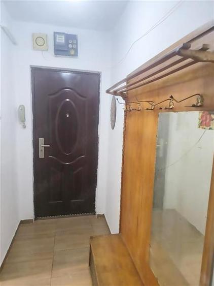 Apartament cu 2 camere semidecomandat, mobilat în Vlahuță