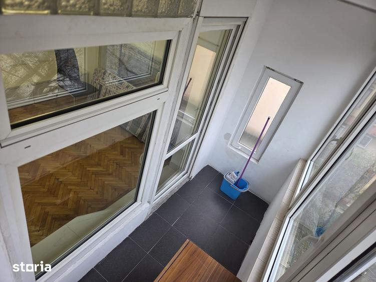 Apartament cu 3 camere decomandat în Rovine