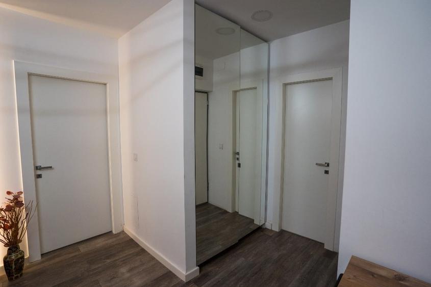 Apartament cu 2 camere semidecomandat, mobilat în Central