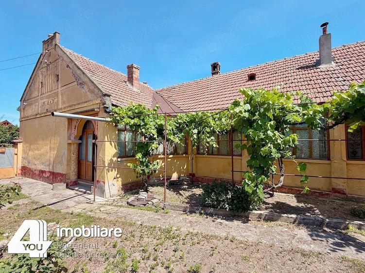 Casă cu 4 camere cu Teren 1459 Mp în Secusigiu