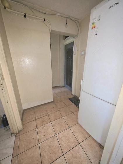 Apartament cu 3 camere semidecomandat în Viziru 1