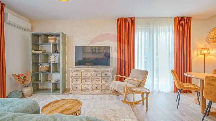 Apartament cu 2 camere semidecomandat, mobilat în Tractorul