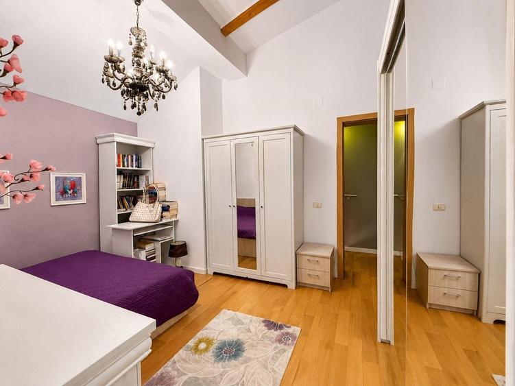 Apartament cu 3 camere, mobilat în Aradului