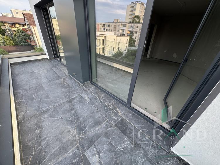 Apartament cu 3 camere semidecomandat în Andrei Mureșanu
