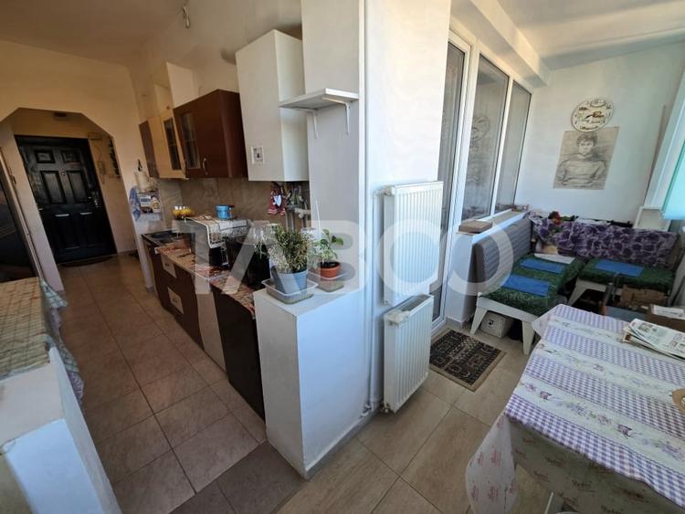 Apartament cu 2 camere semidecomandat, mobilat în Mihai Viteazul
