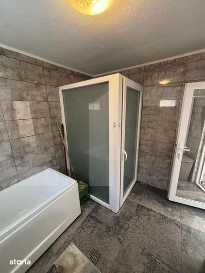Casa in ?ofronea cu 2 corpuri, 5 camere, terase, garaj si teren gener - 12