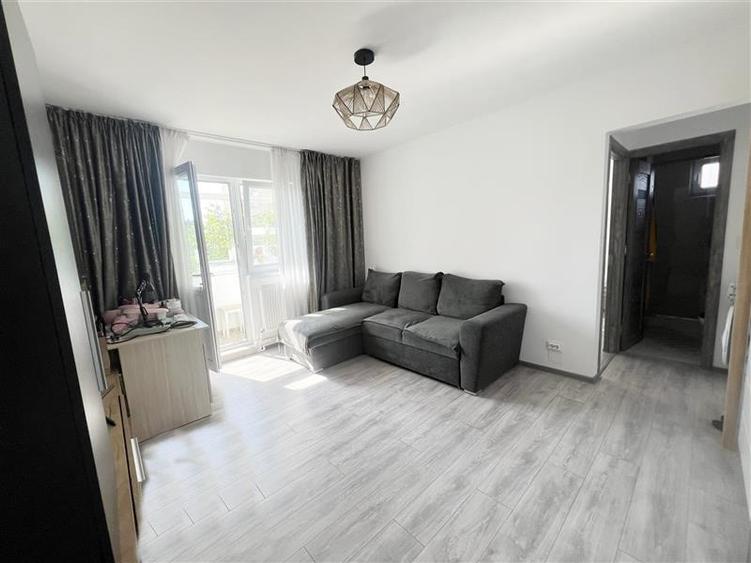 Apartament cu 2 camere semidecomandat, mobilat în Griviței